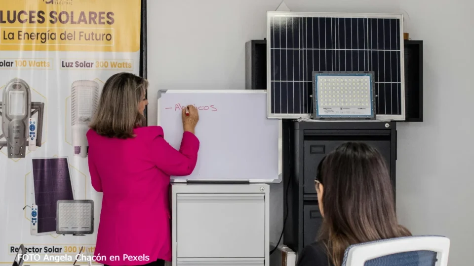 ¿Qué frena el avance de las mujeres en las energías renovables?
