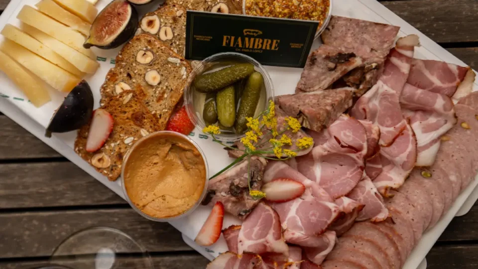 Fiambre celebra quesos, vinos y charcutería en una Cena Maridaje