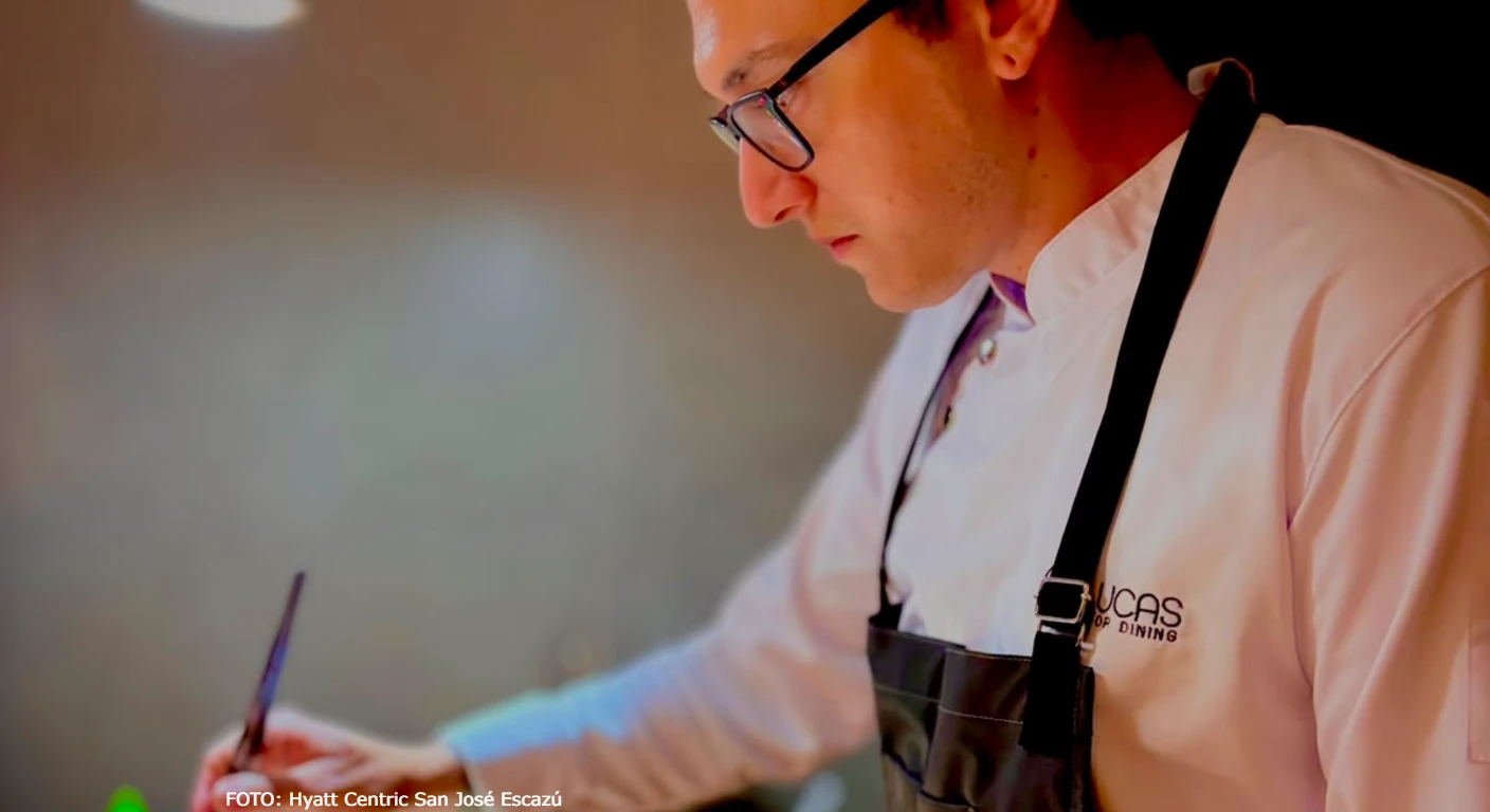 Kevin Charpentier, Executive Chef de Hyatt Centric San José Escazú, dice que la evolución de la gastronomía costarricense no consiste en abandonar las recetas de siempre, sino en entenderlas para construir algo nuevo sin perder el hilo. 